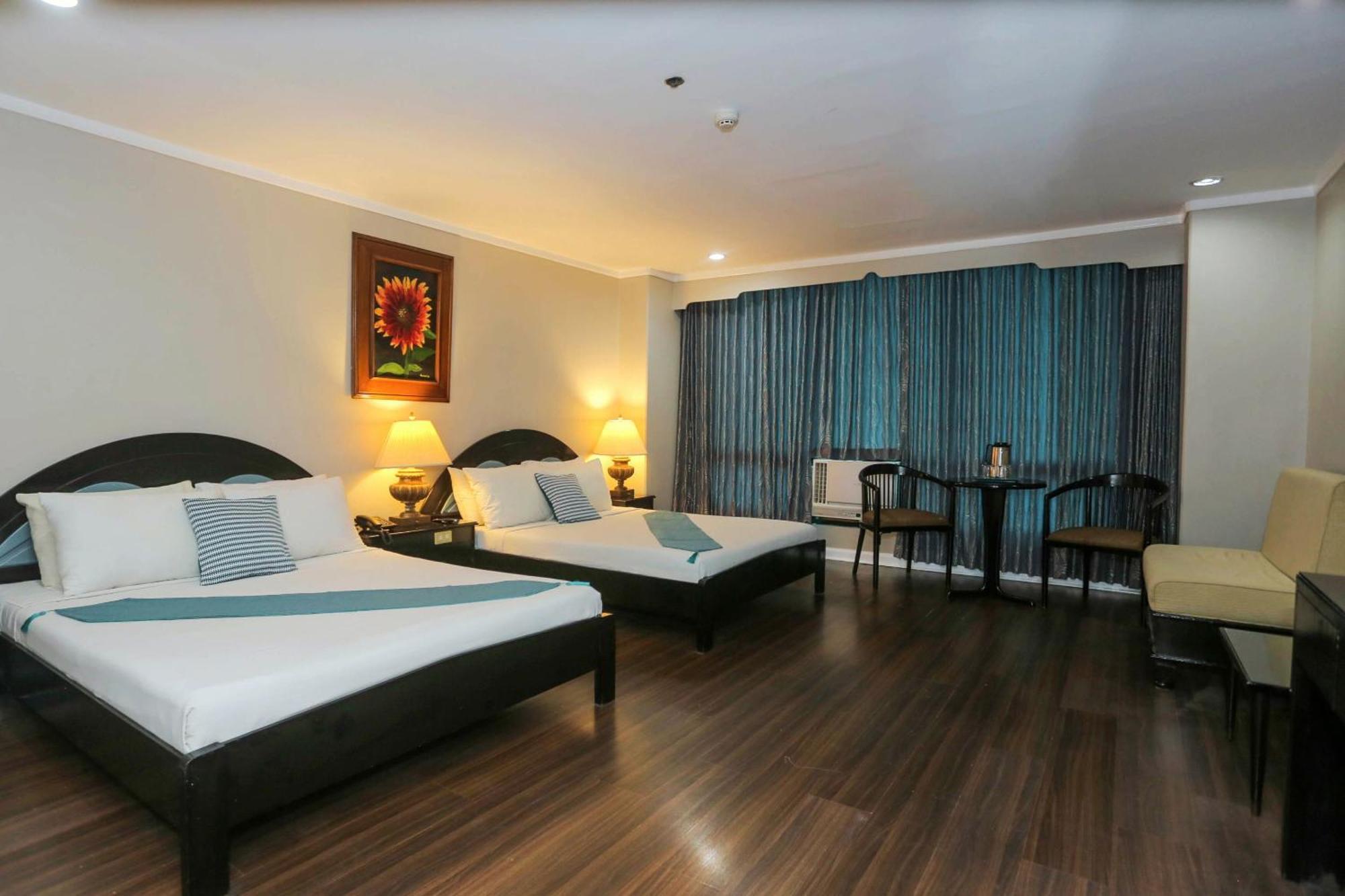 Holiday Plaza Hotel - Cebu Exterior photo
