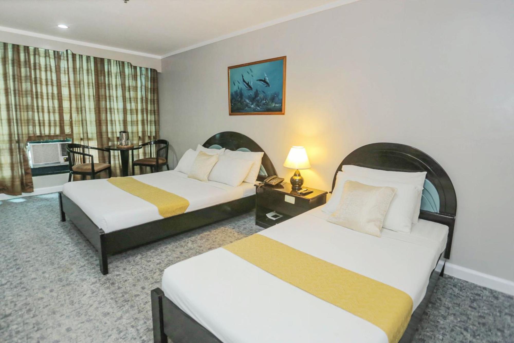 Holiday Plaza Hotel - Cebu Exterior photo