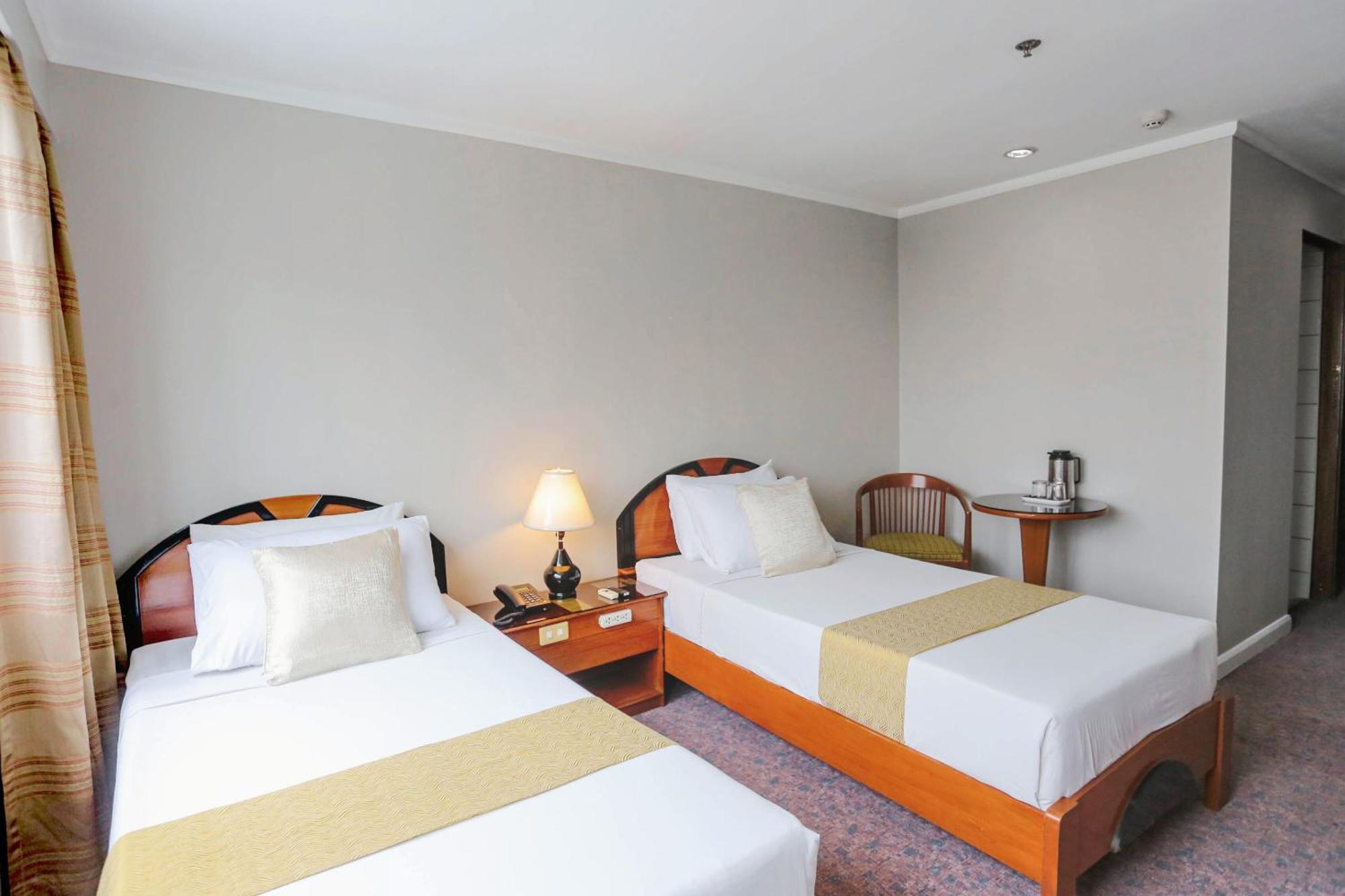 Holiday Plaza Hotel - Cebu Exterior photo