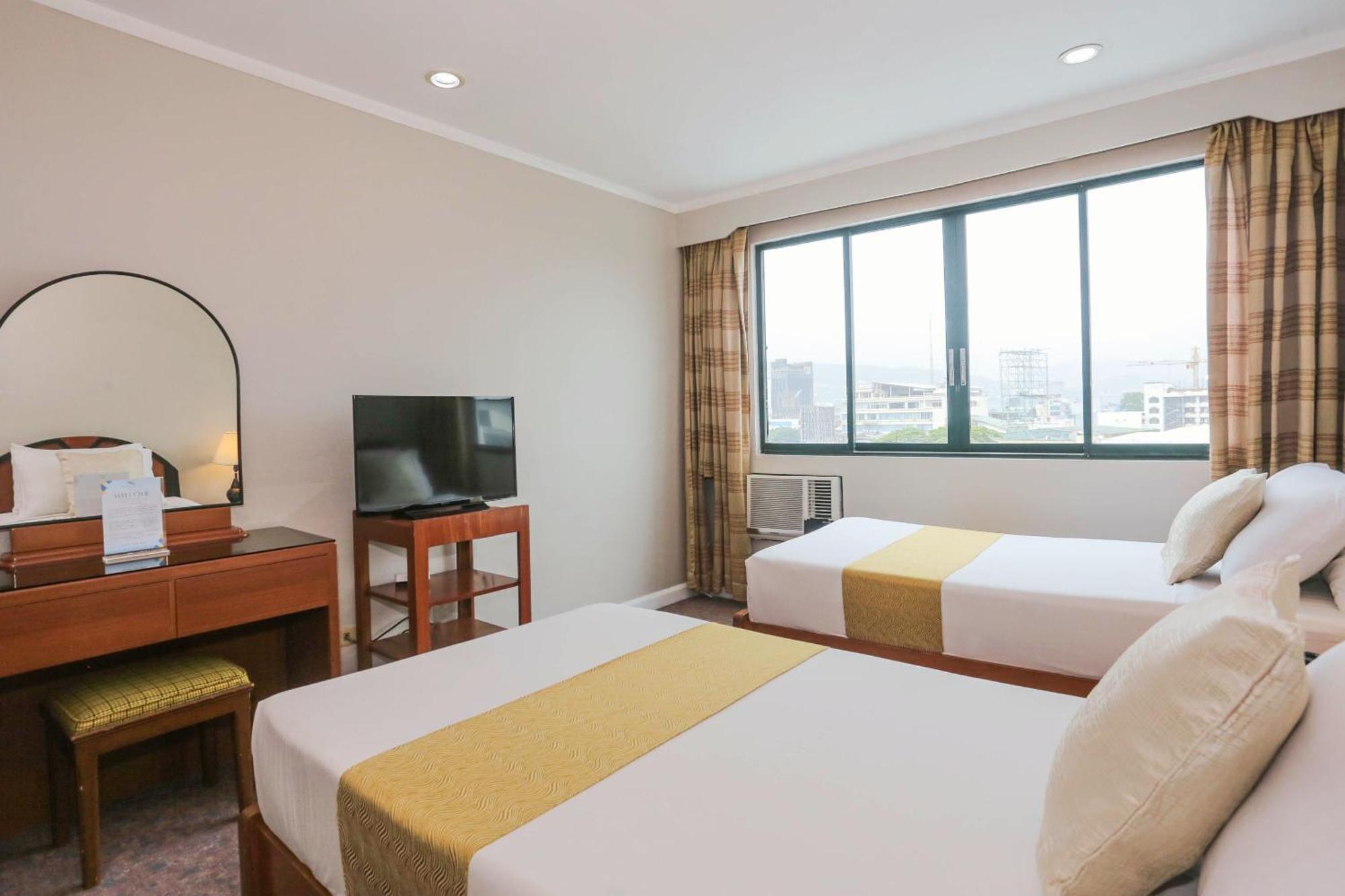 Holiday Plaza Hotel - Cebu Exterior photo