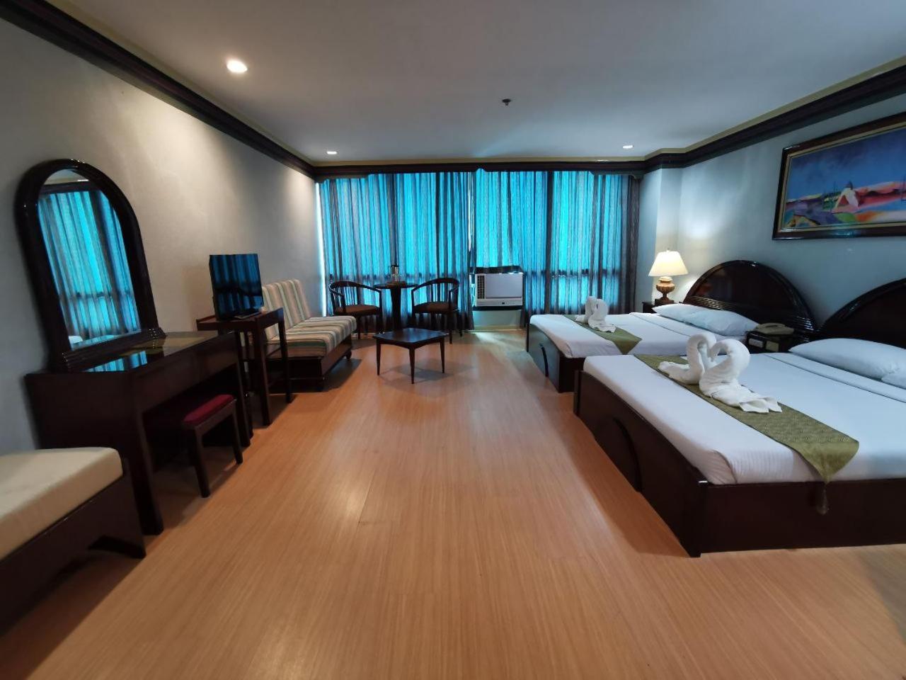 Holiday Plaza Hotel - Cebu Exterior photo