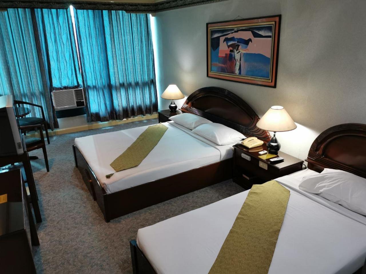 Holiday Plaza Hotel - Cebu Exterior photo